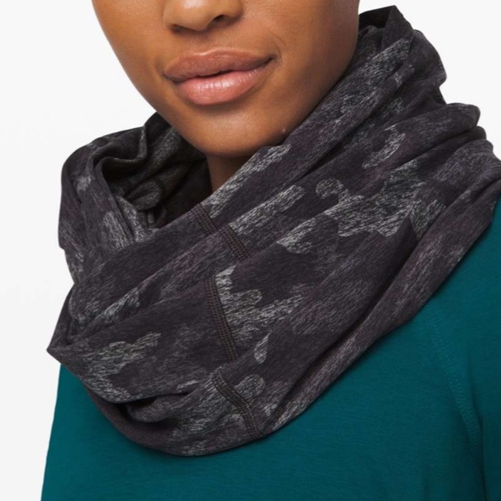 Lululemon vinyasa scarf in rulu camo HRT